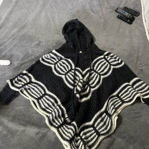 Leshop Black and White Hooded Poncho